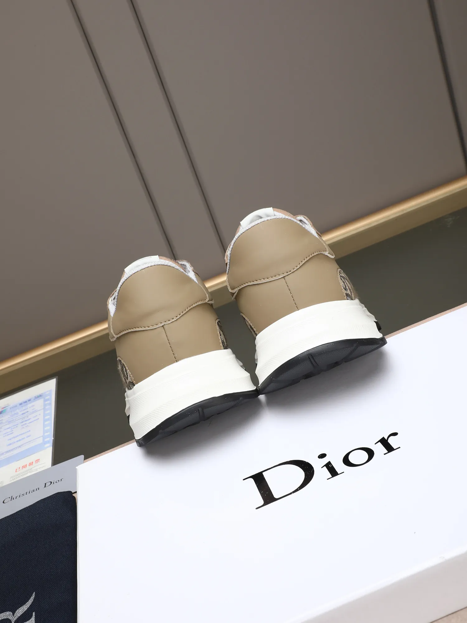 Men's shoes 💰P460 Dior's avant-garde and versatile fashionable men's shoes are privately modeled, calfskin stitched with Dior's special waterproof fabric, fashionable, simple, elegant, trendy, eye-catching, and pursuing class. It will subvert old ideas and be a must-have for fashionistas who want to spend time with you! Must keep it for yourself! High-end comfort but low-end, high-end quality workmanship. Code number: 38-44 (45 customized) 3 colors for your choice [kiss][kiss][kiss]